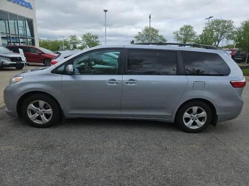 2016 Toyota Sienna LE