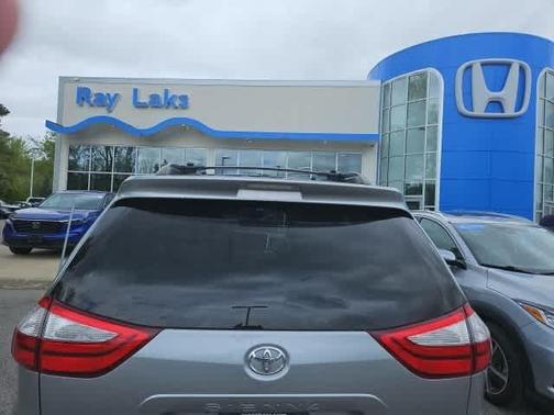 2016 Toyota Sienna LE