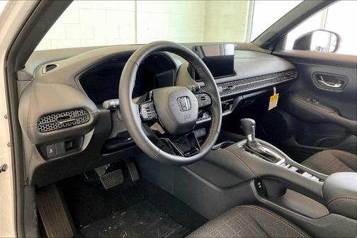Platinum White Pearl 2026 Honda HR-V Sport