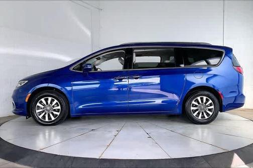 Ocean Blue Metallic 2021 Chrysler Pacifica Touring-L