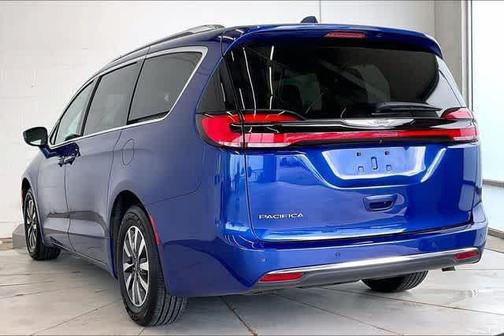 Ocean Blue Metallic 2021 Chrysler Pacifica Touring-L