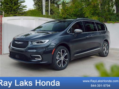 Ocean Blue Metallic 2021 Chrysler Pacifica Touring-L