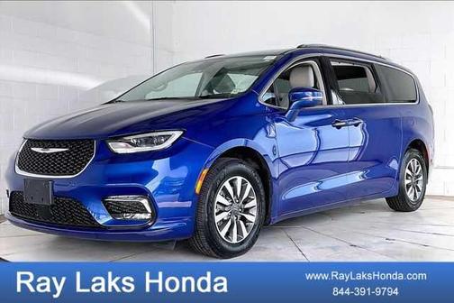 Ocean Blue Metallic 2021 Chrysler Pacifica Touring-L