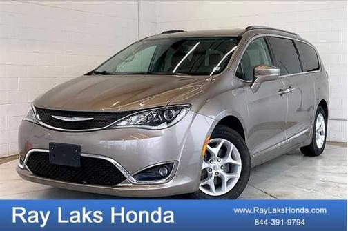 2017 Chrysler Pacifica Touring-L Plus