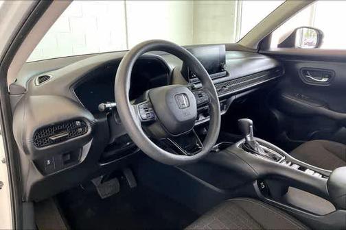 Platinum White Pearl 2023 Honda HR-V LX