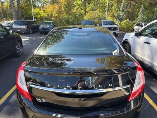 2016 Lincoln MKS Base