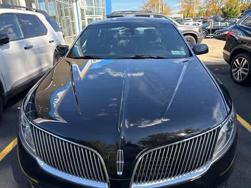 2016 Lincoln MKS Base
