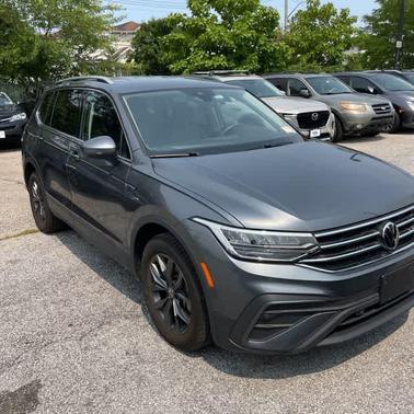 Platinum Gray Metallic 2024 Volkswagen Tiguan 2.0T SE