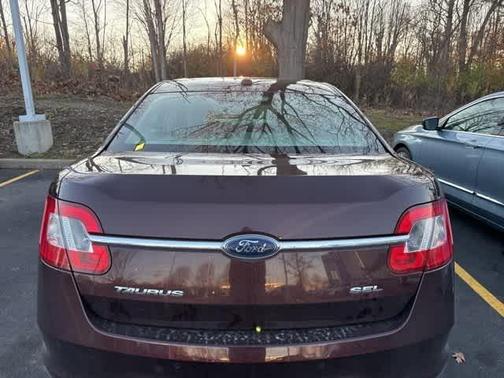 2010 Ford Taurus SEL