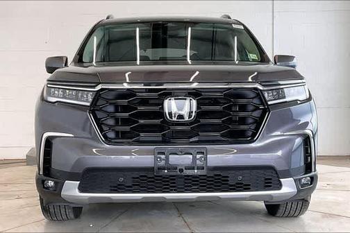 Modern Steel Metallic 2025 Honda Pilot TOURING+