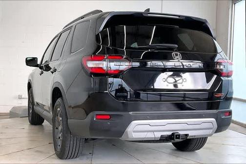 Crystal Black Pearl 2025 Honda Pilot TrailSport