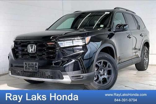 Crystal Black Pearl 2025 Honda Pilot TrailSport