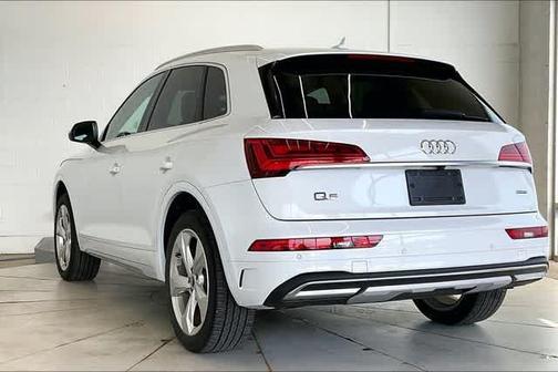 Glacier White Metallic 2021 Audi Q5 40 Premium Plus