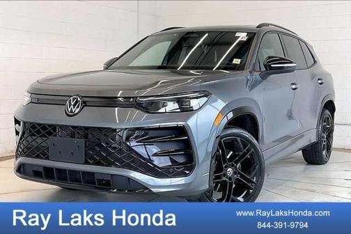Platinum Gray Metallic 2025 Volkswagen Tiguan 2.0T SE R-Line Black