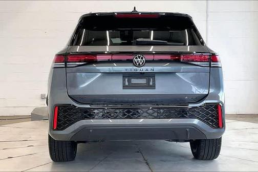 Platinum Gray Metallic 2025 Volkswagen Tiguan 2.0T SE R-Line Black