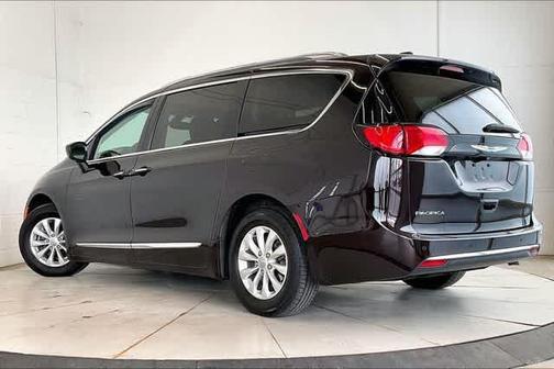 Dark Cordovan Pearlcoat 2018 Chrysler Pacifica Touring-L