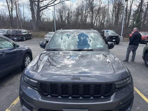 Metallic 2023 Jeep Grand Cherokee Altitude
