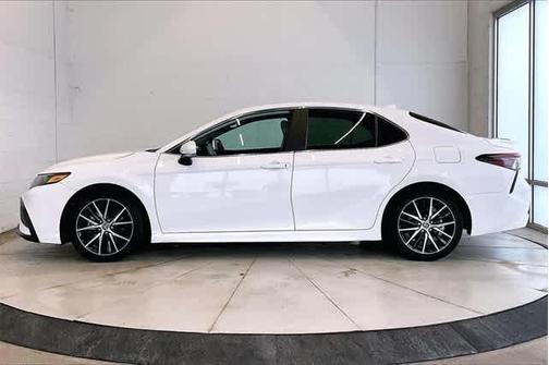 2023 Toyota Camry Hybrid SE