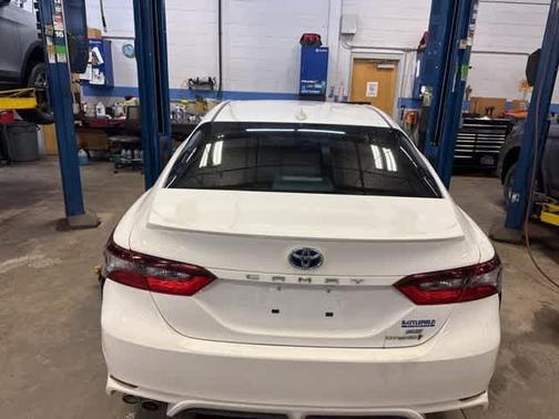 2023 Toyota Camry Hybrid SE
