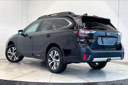 Crystal Black Silica 2022 Subaru Outback Limited