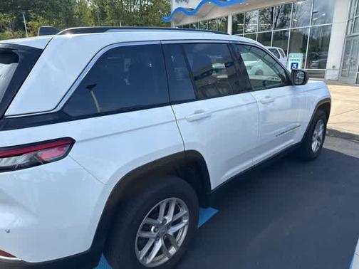 2023 Jeep Grand Cherokee Laredo