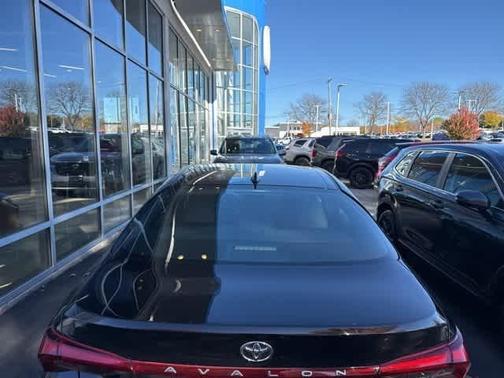 2019 Toyota Avalon XLE