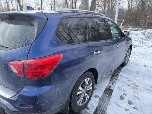 2020 Nissan Pathfinder SV