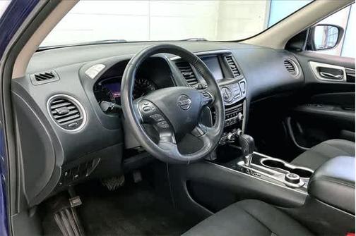 2020 Nissan Pathfinder SV