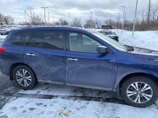 2020 Nissan Pathfinder SV