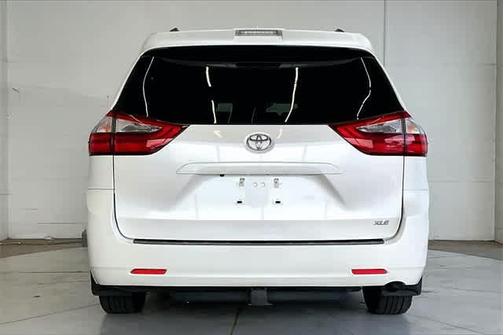 2020 Toyota Sienna XLE
