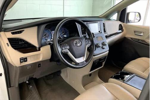 2020 Toyota Sienna XLE