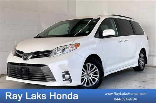 2020 Toyota Sienna XLE