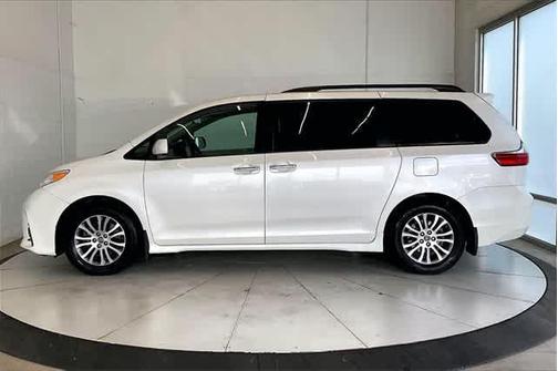 2020 Toyota Sienna XLE