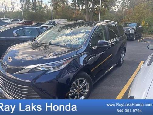 2023 Toyota Sienna Platinum 7 passenger