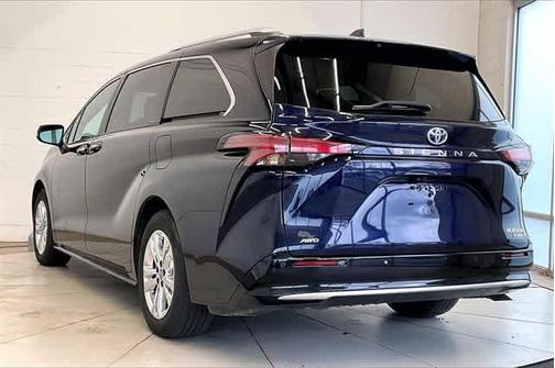 2023 Toyota Sienna Platinum 7 passenger