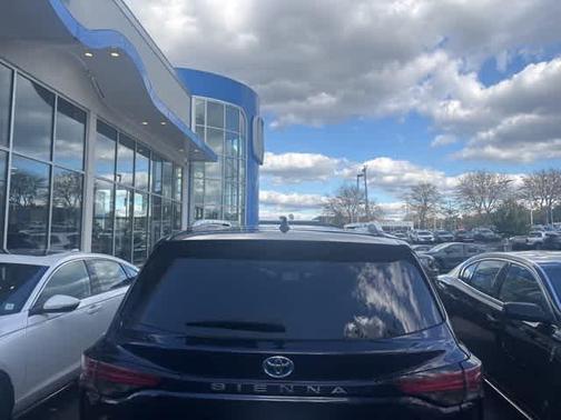 2023 Toyota Sienna Platinum 7 passenger