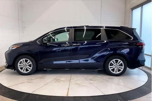 2023 Toyota Sienna Platinum 7 passenger