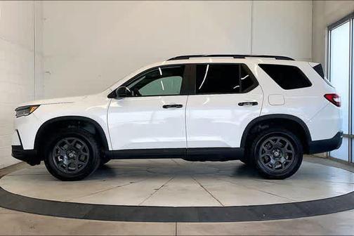 Platinum White Pearl 2025 Honda Pilot TrailSport