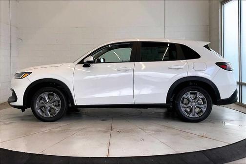 Platinum White Pearl 2026 Honda HR-V LX