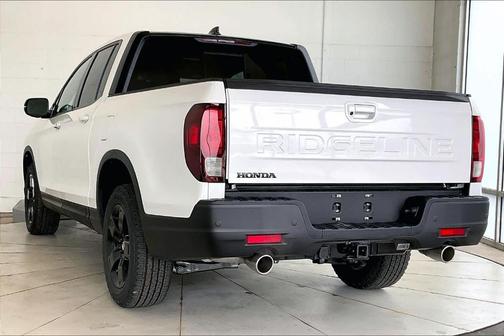 Platinum White Pearl 2026 Honda Ridgeline Black Edition Two-Tone