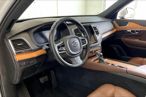 2021 Volvo XC90 T6 Momentum 7 Passenger