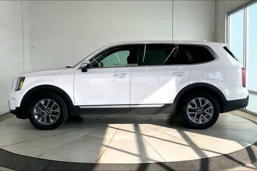 Glacial White Pearl 2024 Kia Telluride LX