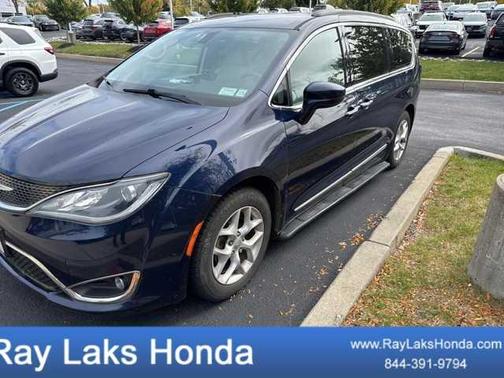 2017 Chrysler Pacifica Touring-L