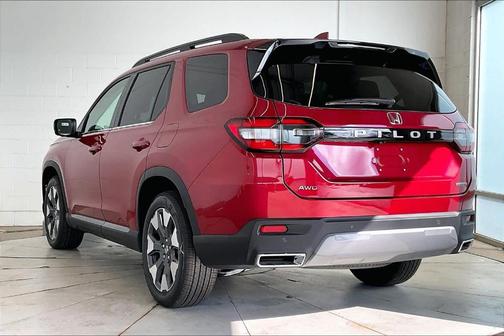 Radiant Red Metallic II 2026 Honda Pilot Touring
