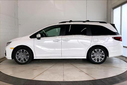 Platinum White Pearl 2026 Honda Odyssey Touring
