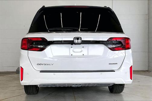 Platinum White Pearl 2026 Honda Odyssey Touring