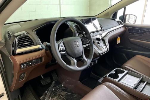 Platinum White Pearl 2026 Honda Odyssey Touring