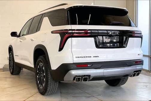 Summit White 2024 Chevrolet Traverse Z71