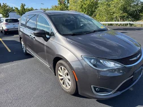 2018 Chrysler Pacifica Touring-L