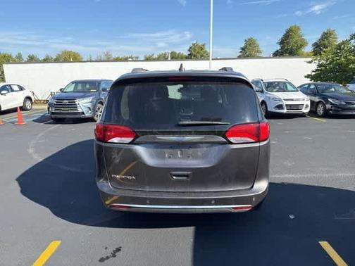 2018 Chrysler Pacifica Touring-L